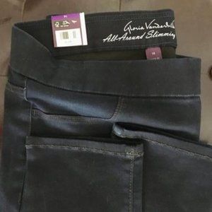 Gloria Vanderbilt All Around Slimming Effect  Size 14 NWT
